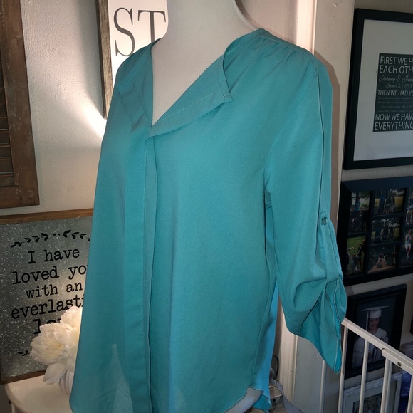 Bee Stitched blouse. Size Medium. - Picture 6 of 7